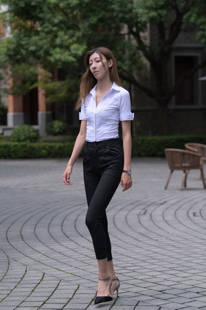 ��Լ����Ӱ����ɫ������Ů[344P/2.6G]