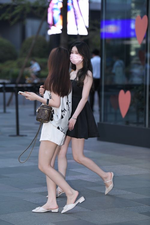 ������Ʒ ���ʺ�ɫ����ȹ[141P/1.64GB]